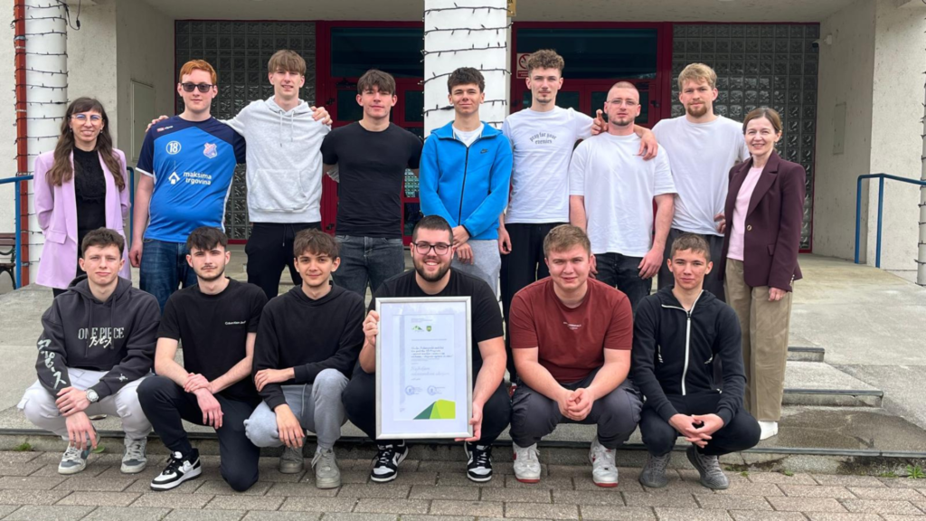 S velikim ponosom objavljujemo kako je volonterska akcija pod nazivom „Volonterski mobilni tim podrške SŠ Pregrada – pomoć starijim i nemoćnim osobama – slaganje ogrjeva za zimu“ nagrađena za naj-volontersku akciju grada Pregrade 2025. godinu.