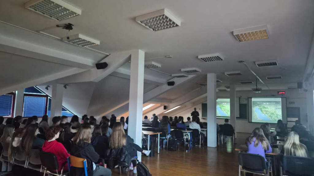 U našoj je školi 20. travnja 2026. održano predavanje „Promicanje istine o Domovinskom ratu“