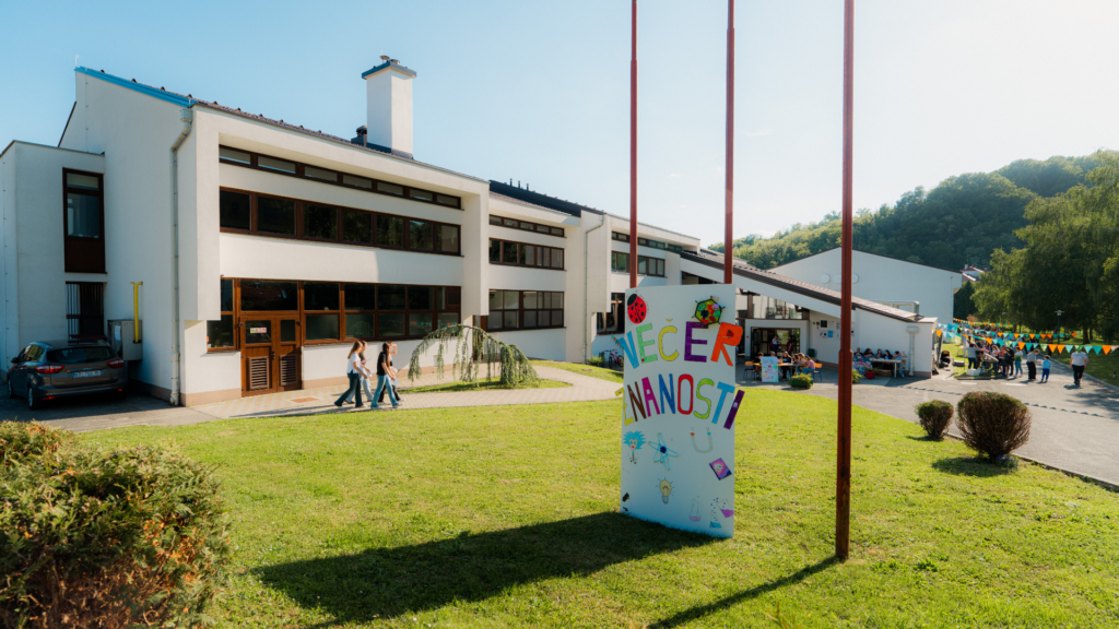 U petak, 22.svibnja 2026. godine, u organizaciji Osnovne škole Janka Leskovara iz Pregrade, održana je Večer znanosti.